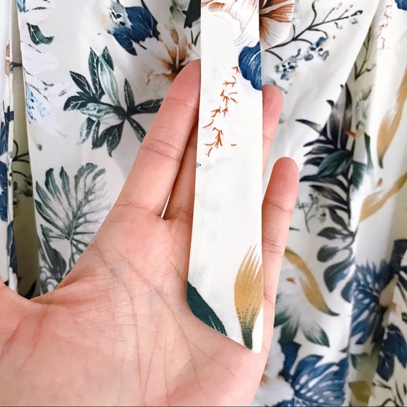 🦋 BLUE FLORAL TROPICAL HALTER DRESS! - Picture 9 of 9